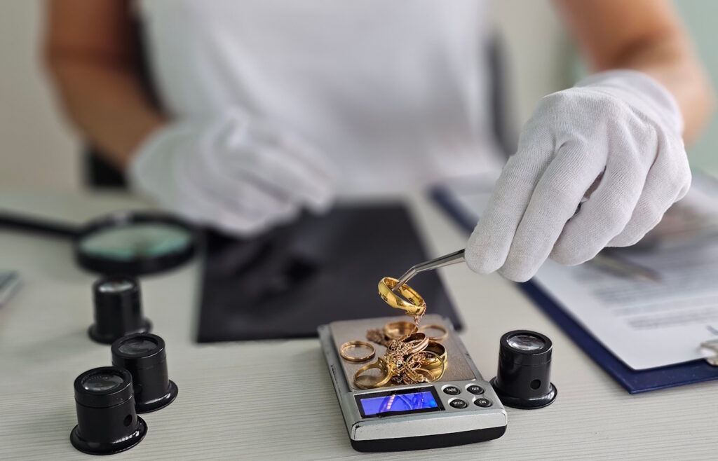 Kultasepät Andreasen maksaa hyvän hinnan kullasta Tampereella